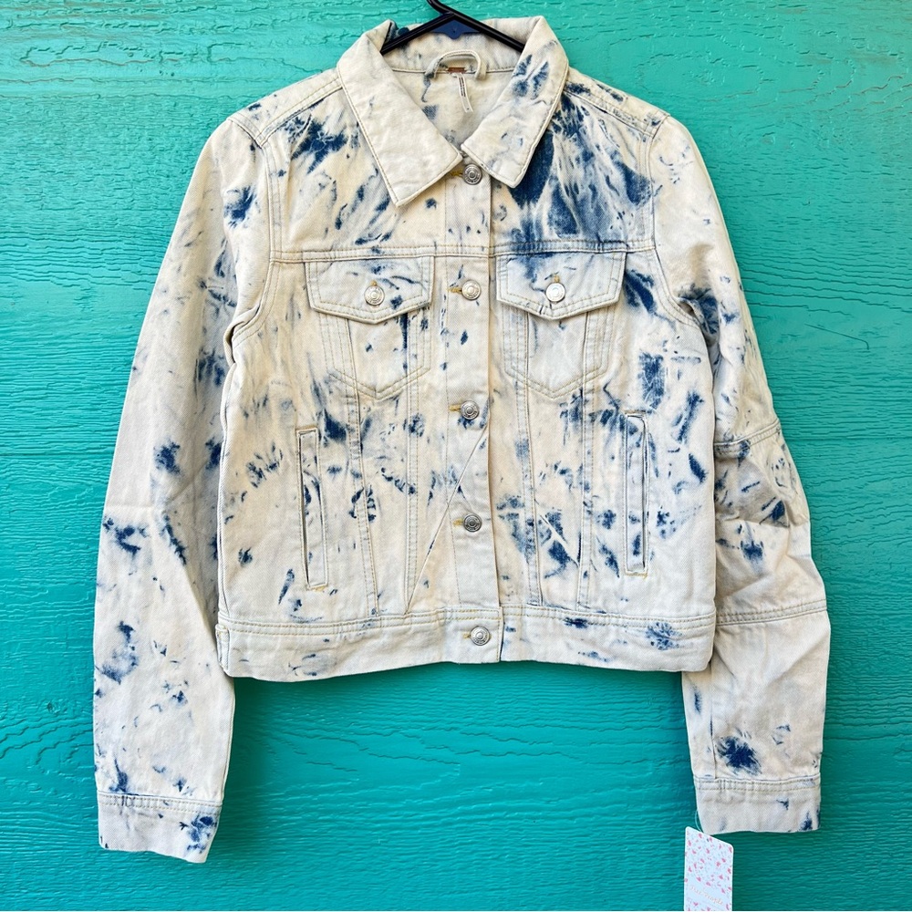 FREE PEOPLE RUMORS BLEACHED DENIM JACKET SIZE SMALL NWT